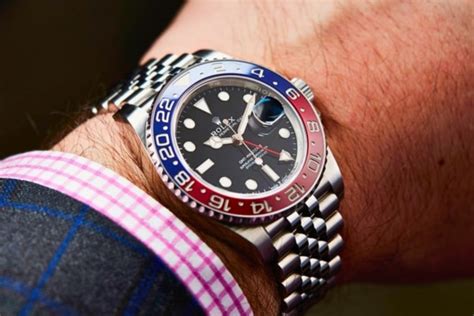 Undercover Police Now Wearing Fake Rolexes to Catch Thieves 